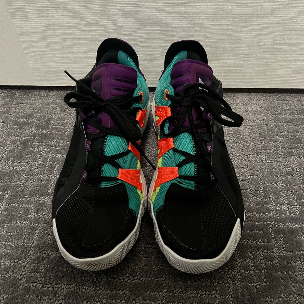 Dame 6 purple tongue